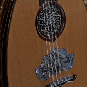 وتريات 26 عود جهوري من خشب الوينقي + شهادة الضمان الذهبي + دورات تعليم وتنمية مهارات العزف لجميع المستويات مجانا