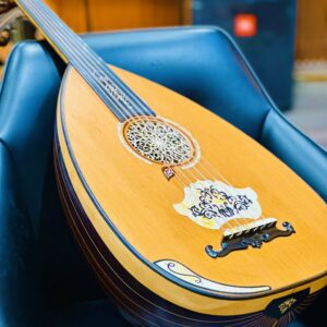 وتريات 26 عود صوته جهوري وطربي خشب سيسم وميبل + شهادة الضمان الذهبي + دورات تعليم وتنمية مهارات العزف لجميع المستويات مجانا