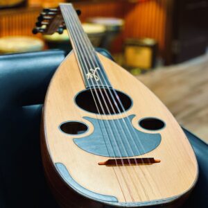 وتريات 26 عود طراز عراقي احترافي صوته رنان ودقيق + شهادة الضمان الذهبي + دورات تعليم وتنمية مهارات العزف لجميع المستويات مجانا