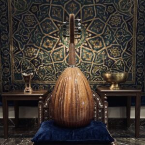 وتريات 26 عود طراز عراقي احترافي صوته دقيق ونقي + شهادة الضمان الذهبي + دورات تعليم وتنمية مهارات العزف لجميع المستويات مجانا